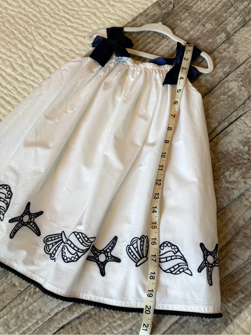 Rachel Zoe White Girls' Dress with Navy Bows, size 24 months - Picture 7 of 11